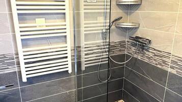 Shower, towels