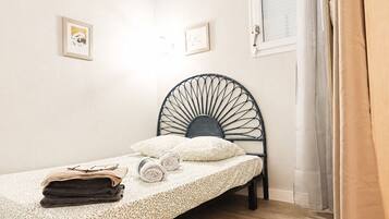 1 habitación, tabla de planchar con plancha, wifi y ropa de cama
