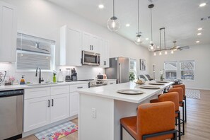 House | 4 bedrooms - Feel Chill and Enjoy 4BR 3BA Near Fun Riverwalk (San Antonio)