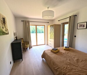 5 bedrooms, iron/ironing board, bed sheets - Chalet Parpyoula, 220m2 with garden, Chamonix valley. Ideal for families! (Servoz)