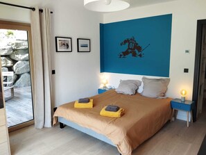 5 quartos, ferros/tábuas de passar roupa, roupa de cama