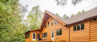 Beautiful 4-bedroom lake log home with WiFi, AC. With all amenities of in-town