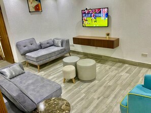 Penthouse, vue ville | Coin séjour