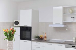 Refrigerador, microondas, horno, placa de cocina