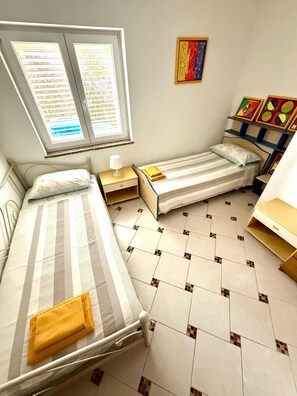 2 bedrooms, WiFi, bed sheets - 2-bedroom apartment in Poreč with WiFi,AC, 4 minutes to the sea, 8 to citycenter (Porec)