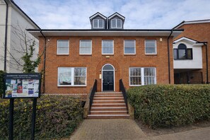 Unclassified image, 5 of 29, button - Roomspace Apartments - Harvest Lane (Thames Ditton)