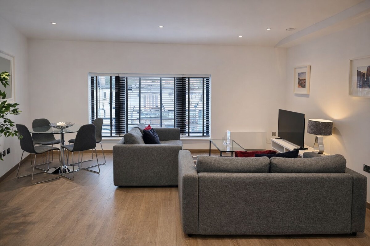 Apartment, 3 Bedrooms | Living area | Flat-screen TV