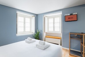 Iron/ironing board, internet, bed sheets
