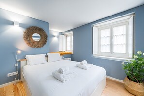 Iron/ironing board, internet, bed sheets