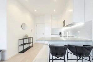 Fridge, microwave, oven, coffee/tea maker