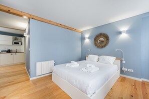 Iron/ironing board, Internet, bed sheets