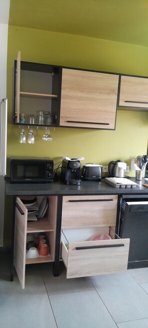 Fridge, stovetop - House job 2 - 8 persons (Saint-Louis)
