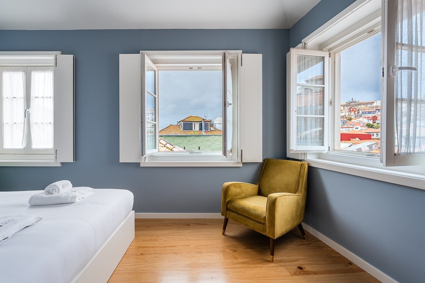 Iron/ironing board, internet, bed sheets