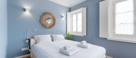 Iron/ironing board, Internet, bed sheets