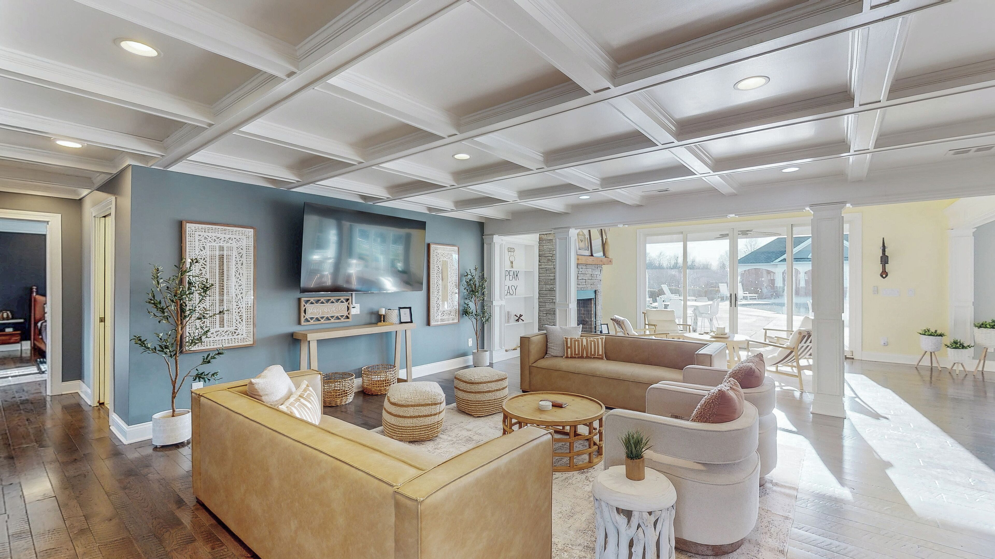 智能電視、足球機、乒乓球設施、電腦螢幕