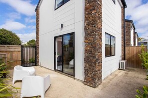 Terrace/patio - Charming Sunny Warm 10 Mins CBD Book Now (Christchurch)