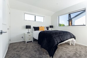 1 makuuhuone, työpöytä, silitysrauta/-lauta, Wi-Fi