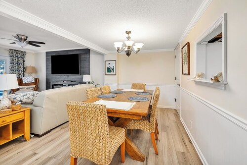 3-bedroom apartment located in awesome St. Simons Island with WiFi, AC