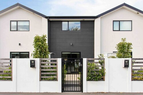 Exceptional Value For Money Sunny Warm 5 Mins CBD