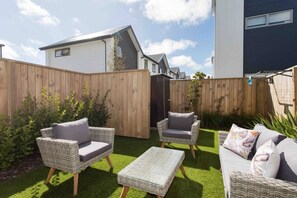 Property grounds - Modern Central Outdoor Living Bonus Handy CBD (Christchurch)