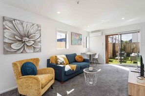 TV - Modern Central Outdoor Living Bonus Handy CBD (Christchurch)