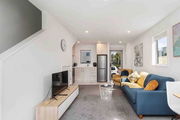 TV - Modern Central Outdoor Living Bonus Handy CBD (Christchurch)