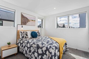 1 sovrum, skrivbord, strykjärn/strykbräda och wi-fi