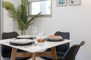 Dining - Executive City Pad Free Basement Park CBD 3 Mins (Christchurch)