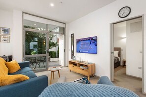 Interior - Executive City Pad Free Basement Park CBD 3 Mins (Christchurch)