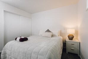 1 bedroom, desk, iron/ironing board, WiFi