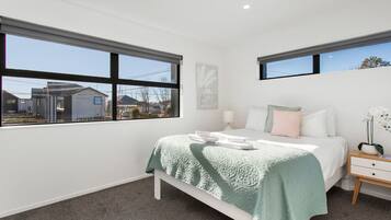 2 多间卧室、办公桌、熨斗/熨衣板、WiFi