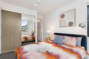 2 Schlafzimmer, Schreibtisch, Bügeleisen/Bügelbrett, WLAN