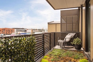 Property grounds - Whow! Unique Quirky Spacious Free Off Street Park (Christchurch)