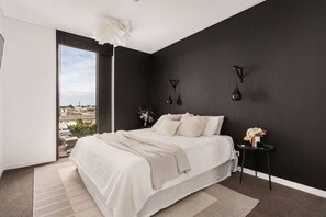 2 bedrooms, desk, iron/ironing board, WiFi