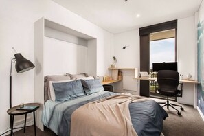 2 bedrooms, desk, iron/ironing board, WiFi