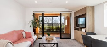 Penthouse Apartment Scenic Views-Spacious 2br