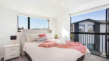 2 habitaciones, escritorio, tabla de planchar con plancha y wifi