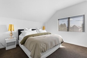 2 slaapkamers, een bureau, een strijkplank/strijkijzer, wifi