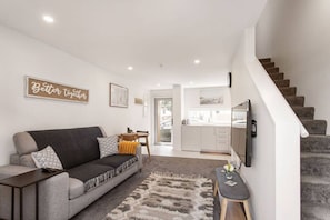 TV - Location Plus Free Off St Park Handy Hospital (Christchurch)