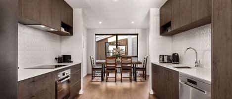 Frigorífic i cafetera i tetera