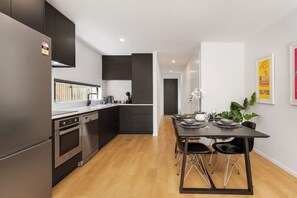 Fridge, microwave, oven, stovetop - Summer fun,  Sunny Cosy Sleeps 6 Free Parking (Christchurch)