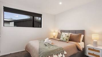 1 slaapkamer, een bureau, een strijkplank/strijkijzer, wifi