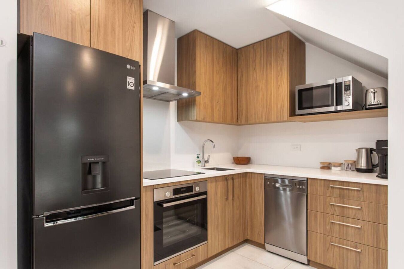 Refrigerador, microondas, horno, placa de cocina