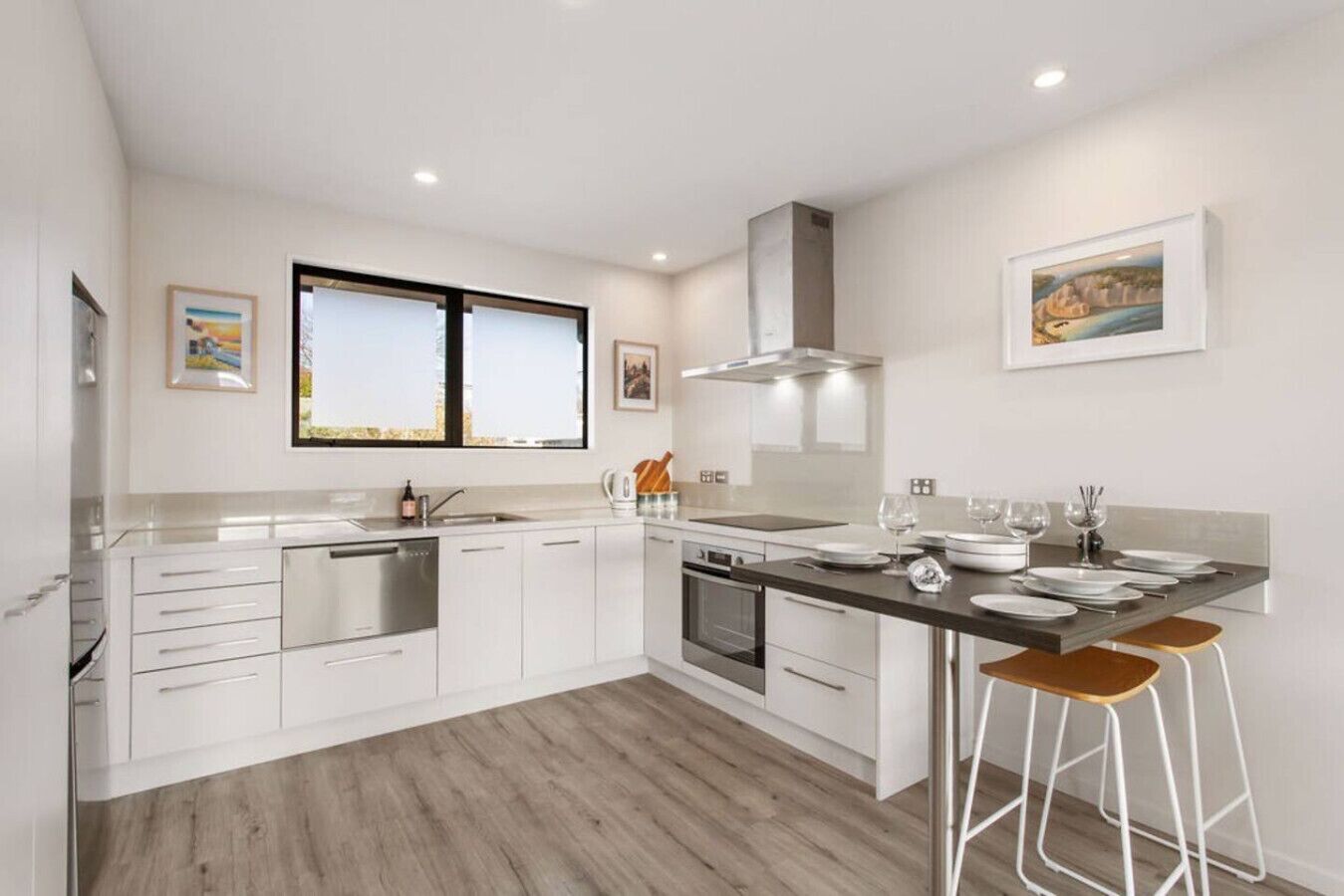 Kylskåp, mikrovågsugn, ugn och spishäll