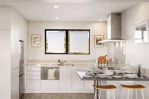 Fridge, microwave, oven, stovetop - Honey for the Money Warm Sunny 10 mins CBD (Christchurch)