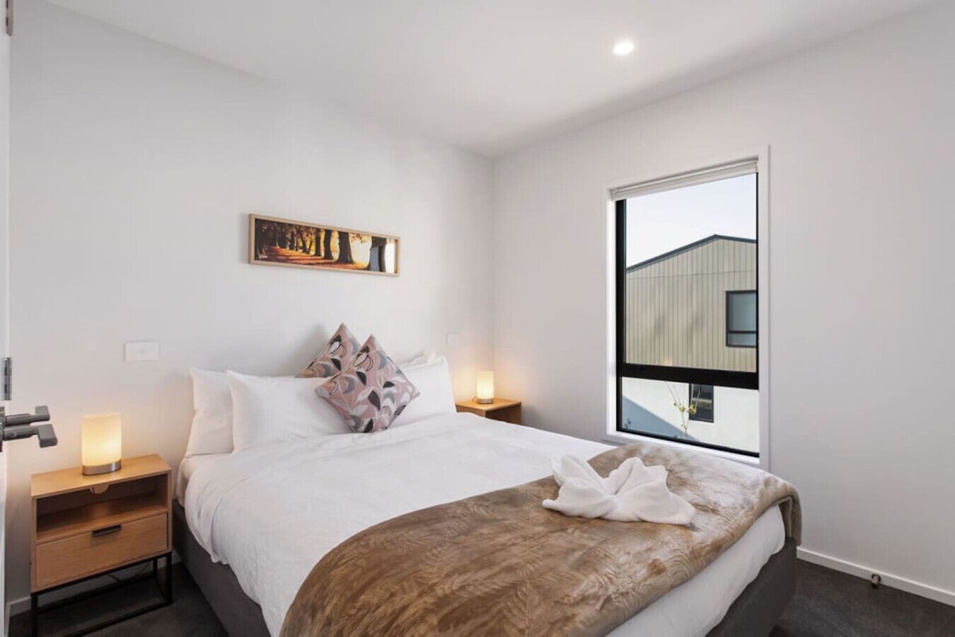 2 bedrooms, desk, iron/ironing board, WiFi