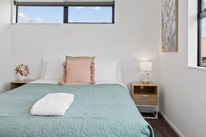 Desk, iron/ironing board, WiFi, bed sheets
