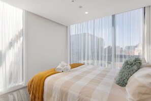 2 bedrooms, desk, iron/ironing board, WiFi