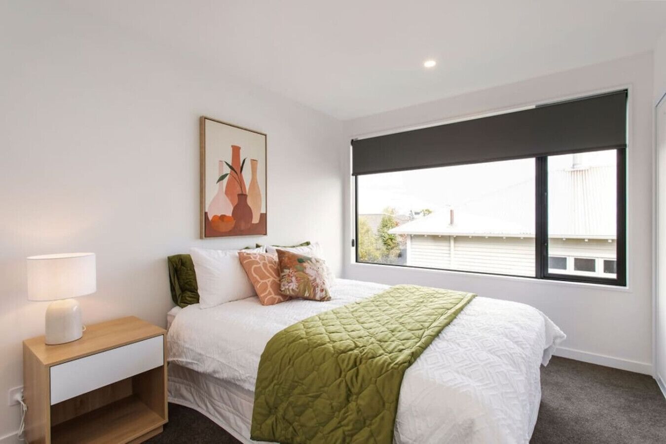 2 多间卧室、办公桌、熨斗/熨衣板、WiFi