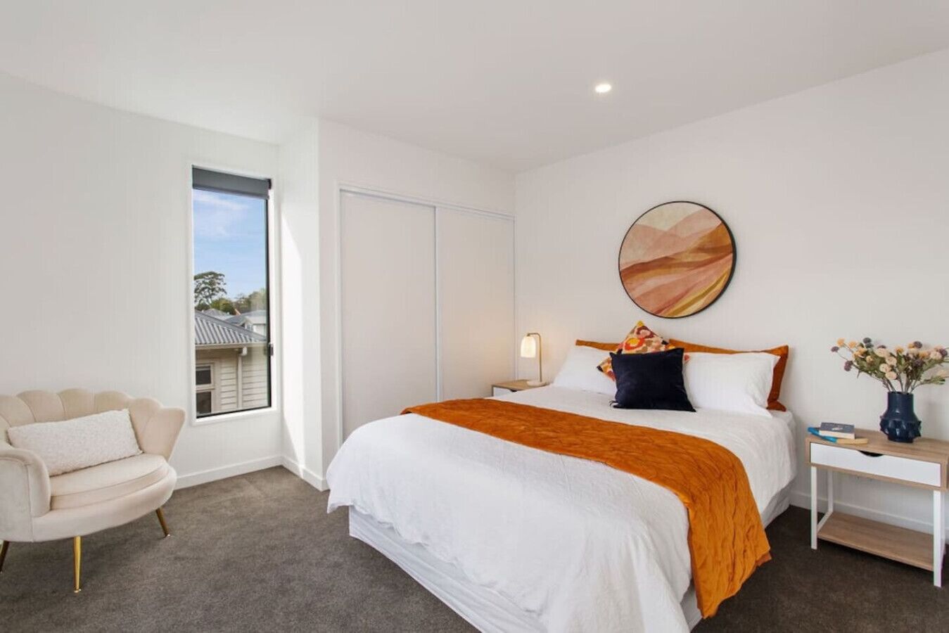 2 bedrooms, desk, iron/ironing board, WiFi